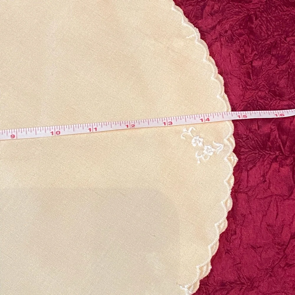 Circa 1900 Vintage Handmade Embroidered Linen Roll/Biscuit/Muffin Holder